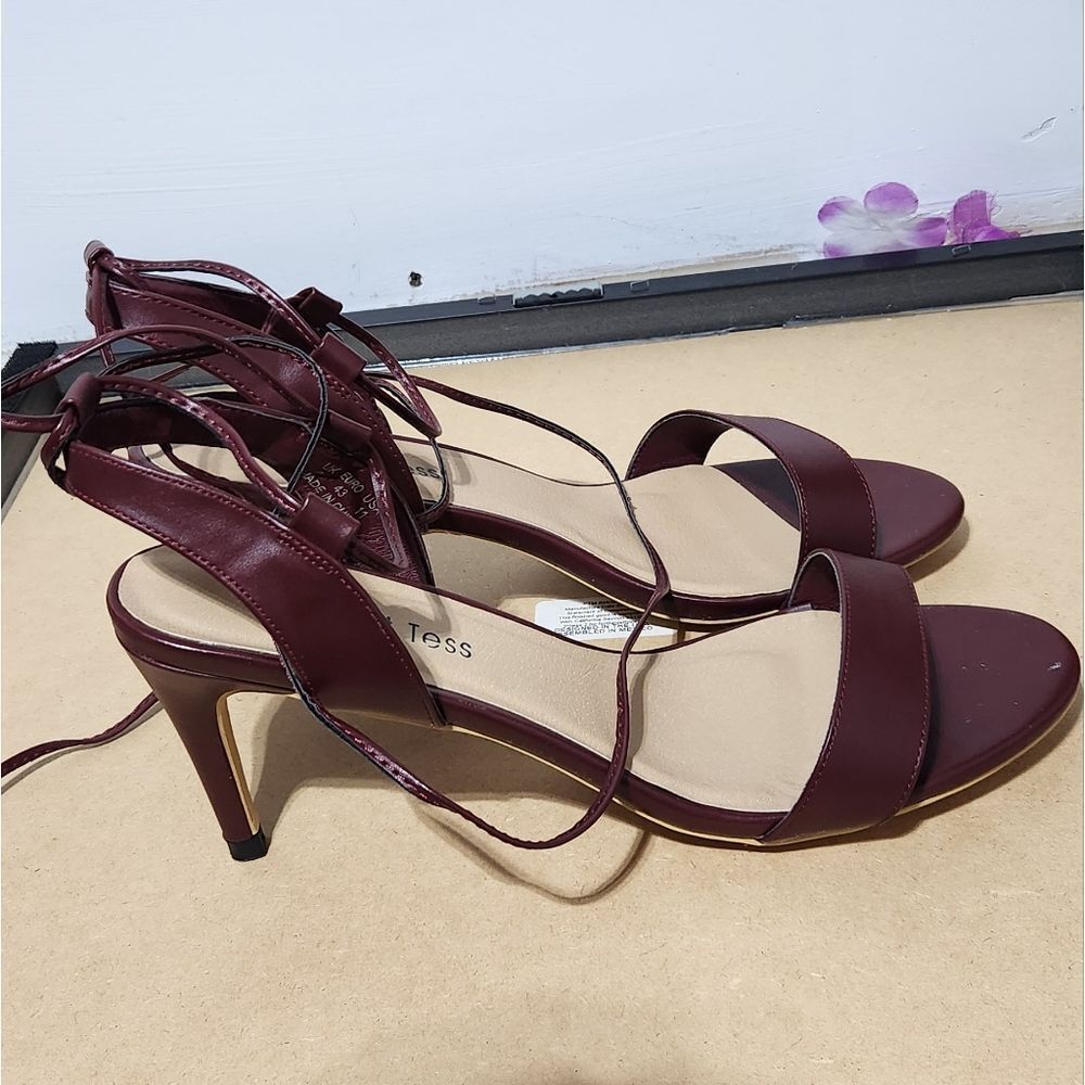 Barefoot tess Burgundy Strappy Heels